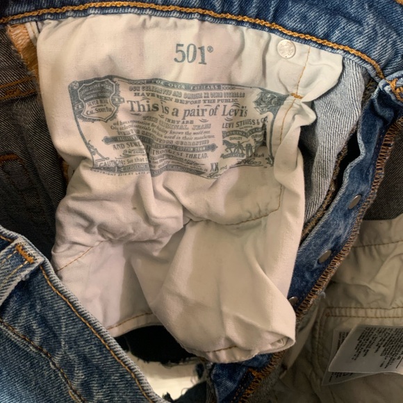 Levi’s Women’s 501 Original Shorts in Jive Stone Medium Blue Wash Denim Size 33 - Picture 10 of 11